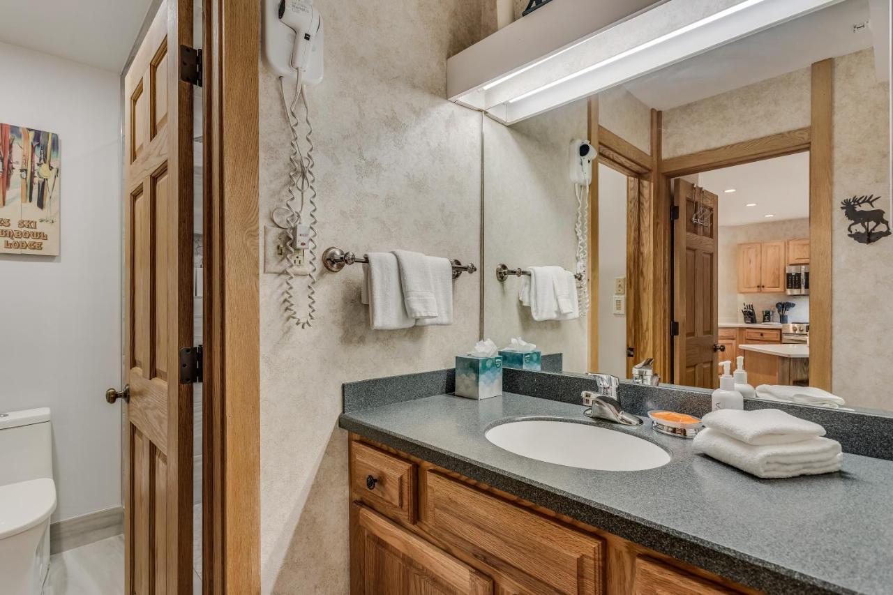 Laurelwood Condominiums 303 Сноумас Вилидж Екстериор снимка